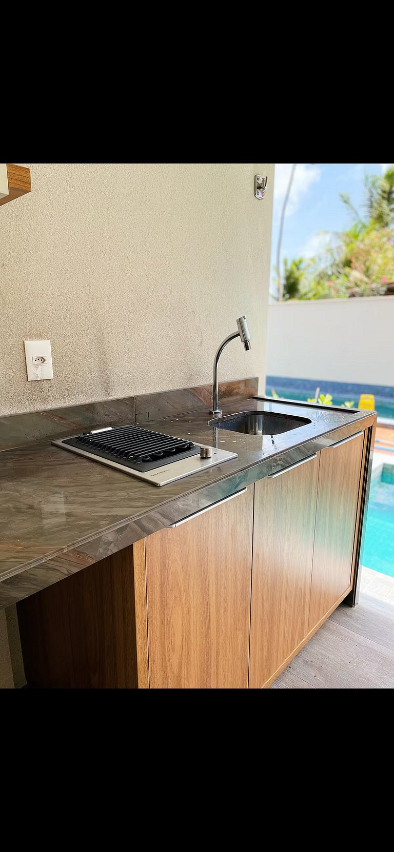 Beira Mar | 3 Suítes | Churrasqueira | Garagem