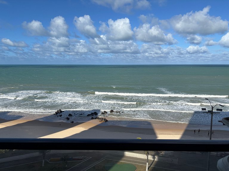 Beira Mar com Duas Suítes e Piscina