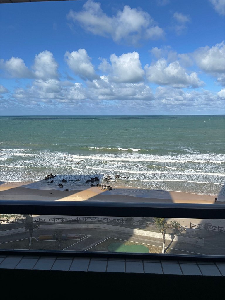 Beira Mar com Duas Suítes e Piscina